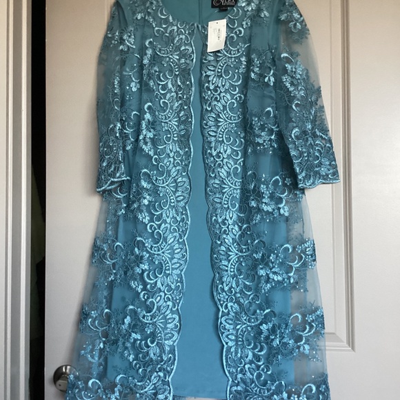 Alex Evenings Embroidered Three-Quarter Sleeve Shift Dress, size 8 - Picture 3 of 14